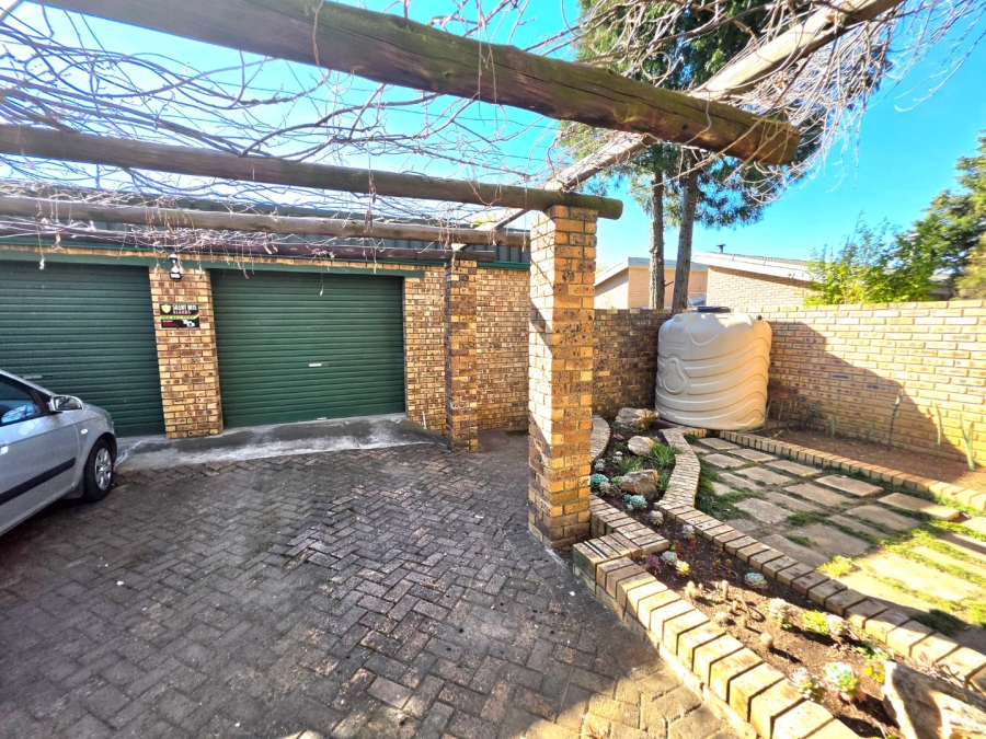 5 Bedroom Property for Sale in Panorama Free State
